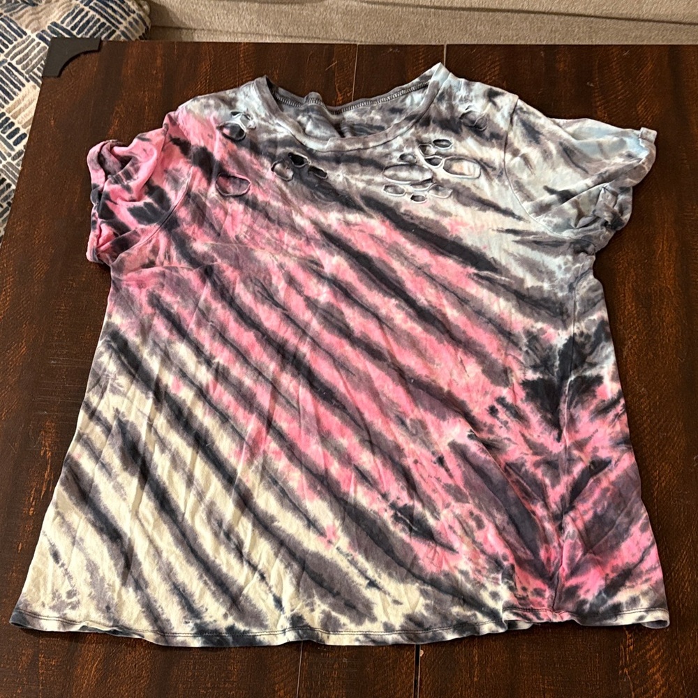 Tie-Dye women’s tee Shirt in Pink and Gray with holes in neckline.